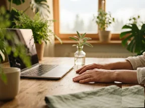 A short breathing pause at a work desk